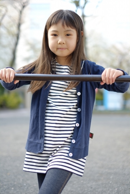 足抜き回りからの連続技 鉄棒 尻上りの練習方法 にじいろkids 体操labo