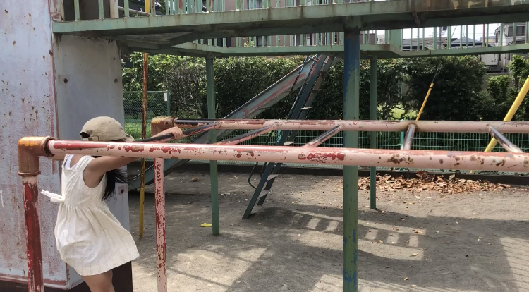 公園の遊具の上手な遊び方 うんていができるようになる為の4ステップとは にじいろkids 体操labo 公園の遊具の上手な遊び方 うんていができるようになる為の4ステップとは にじいろkids 体操labo