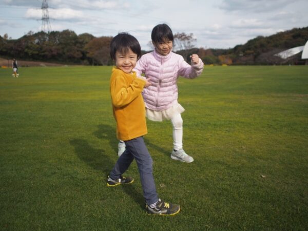 かけっこをしようとしている子ども達